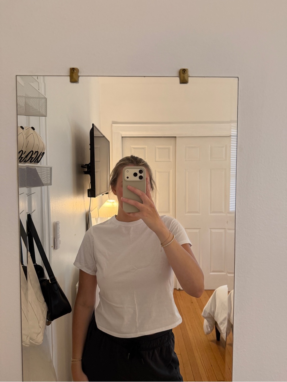 Abercrombie & Fitch White Short Sleeve Crewneck Tee